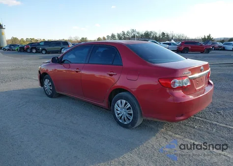 2011 Toyota Corolla Le z USA, uszkodzony, nr VIN 2T1BU4EE0BC635768